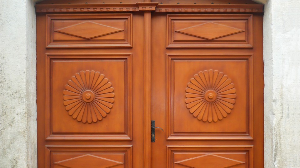 Restaurare Porti intrare zona Pietonala Bistrita